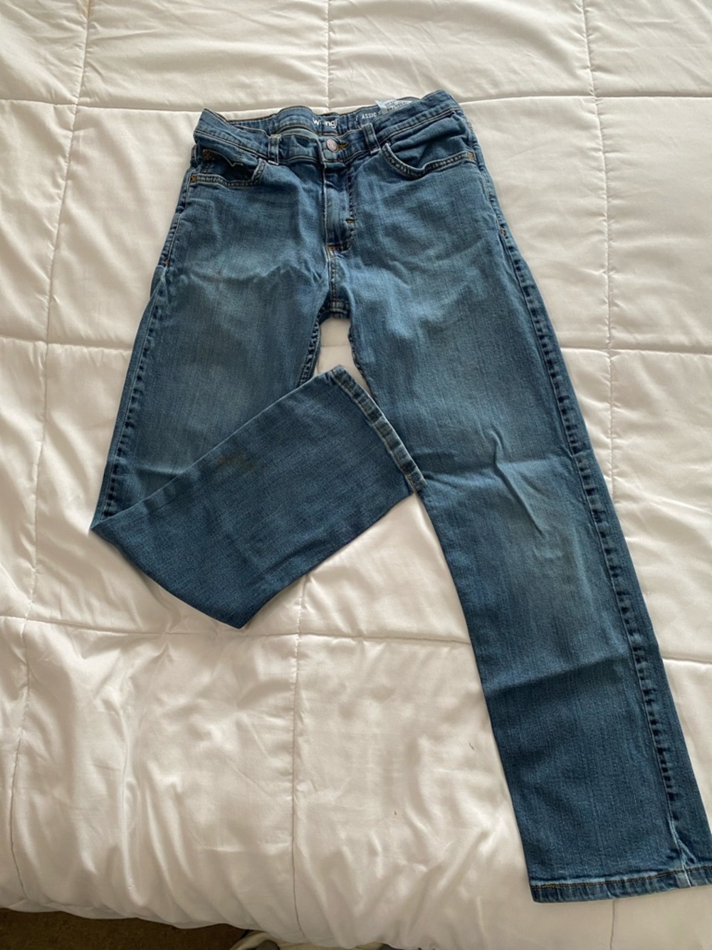 Wranglers Classic Medium Wash Straight Leg Jeans